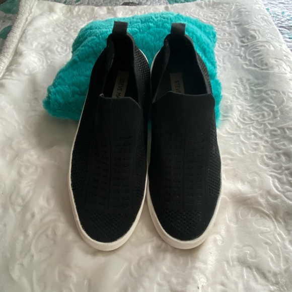 Steve Madden Freeda Black Breathable Mesh Slip On Sneakers! - Picture 3 of 5